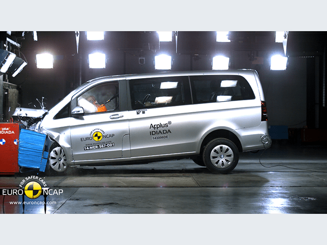Mercedes-Benz Classe V – Crash test frontale