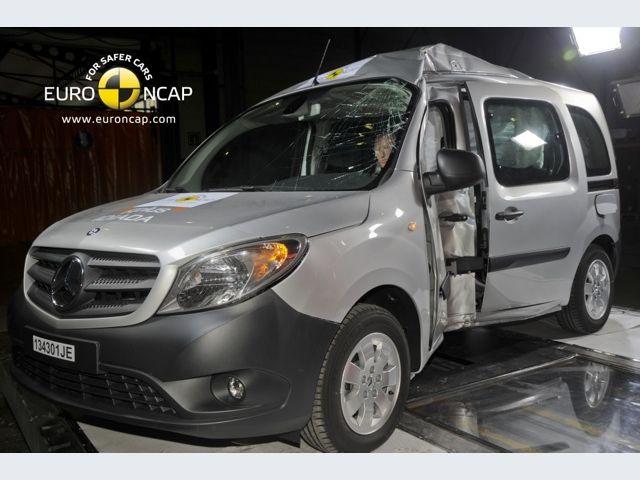 Mercedes Citan Kombi – Impatto palo