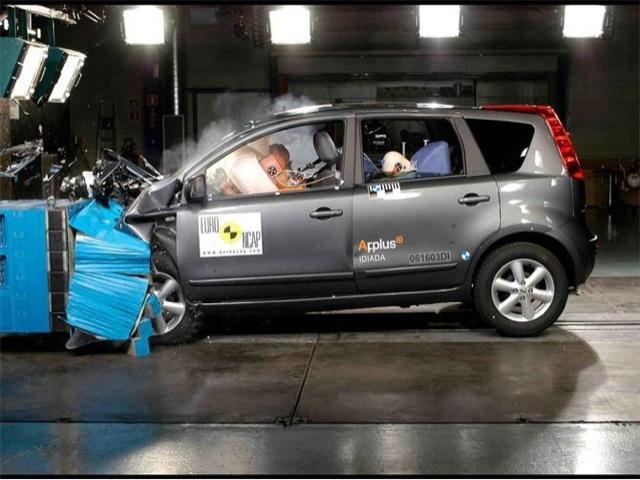 Nissan Note – Test frontale