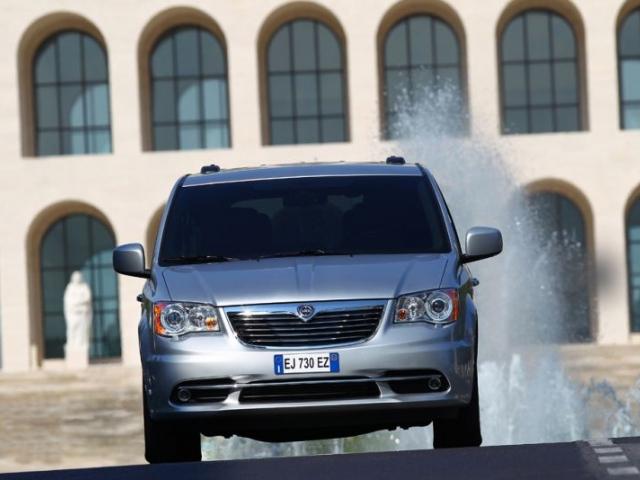 Nuovo Lancia Voyager 11
