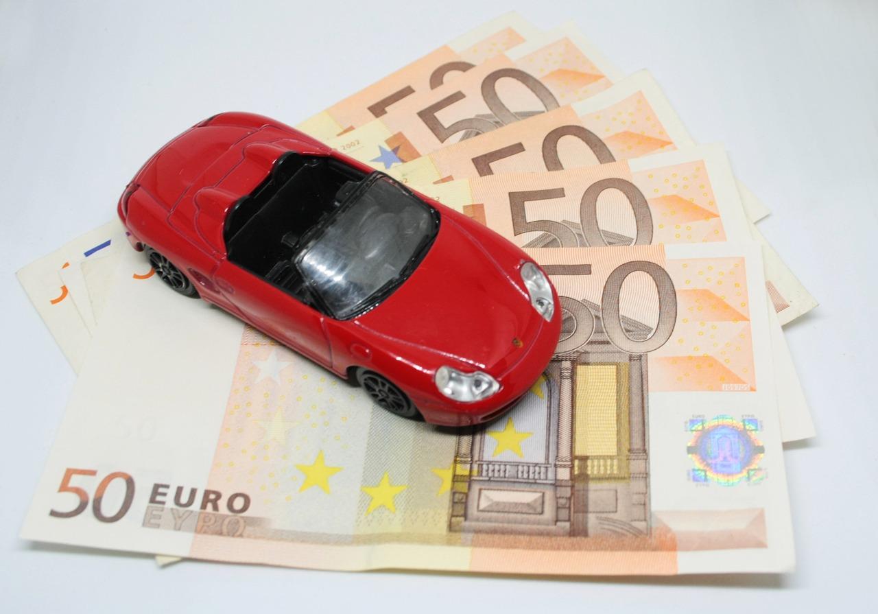 Assicurazione online: +6% dei costi RCA nel 2019