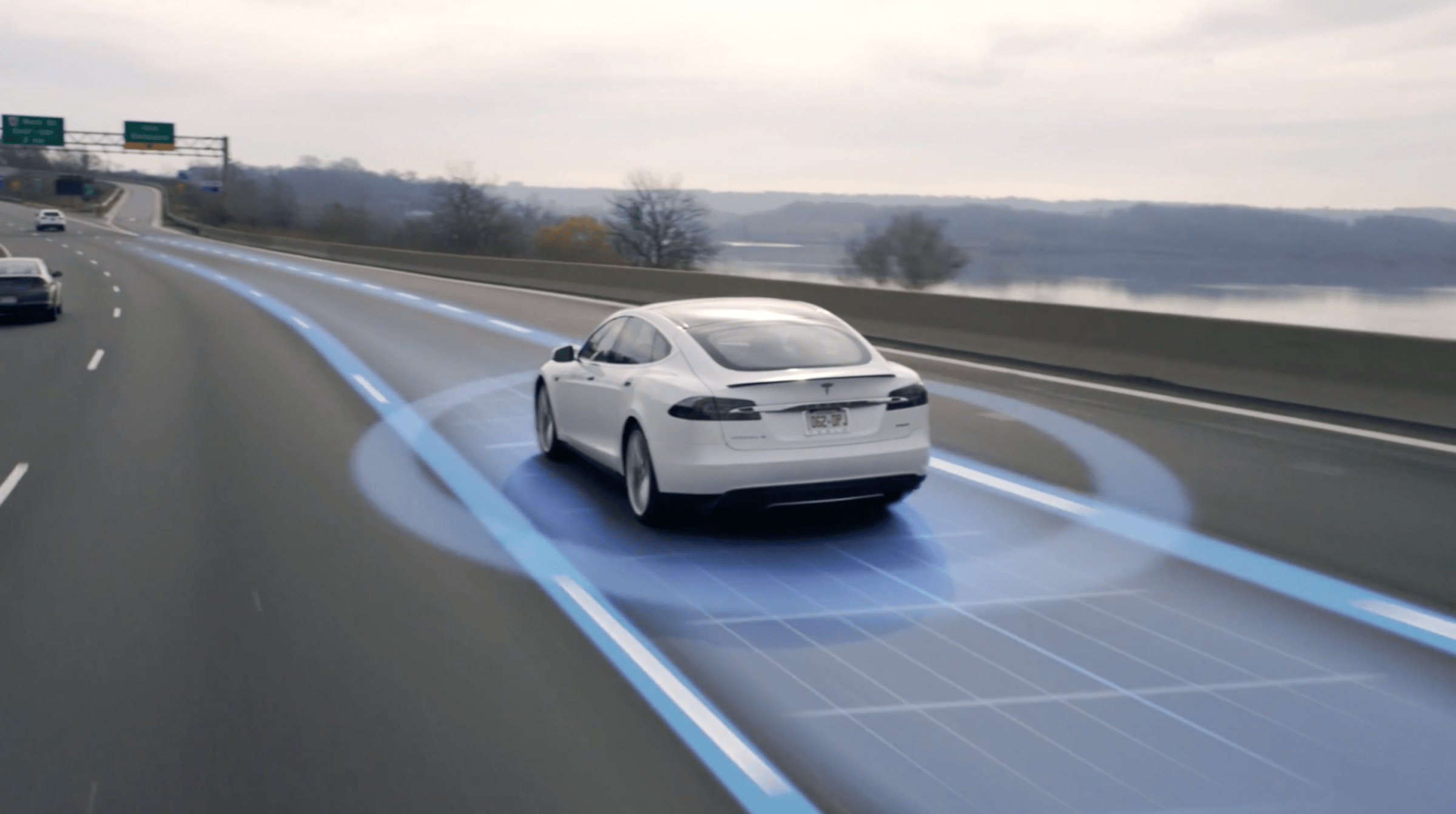 Tesla Autopilot: il cambio di corsia diventa pericoloso con l’aggiornamento