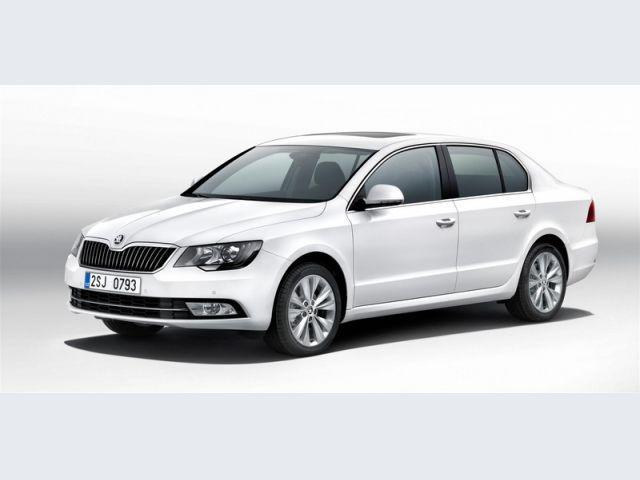 skoda-superb-berlina-vista-anteriore