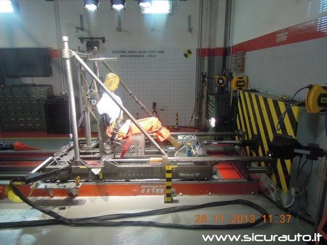 Sled test cinture di sicurezza TRW – Il manichino viaggia a oltre 50 km/h