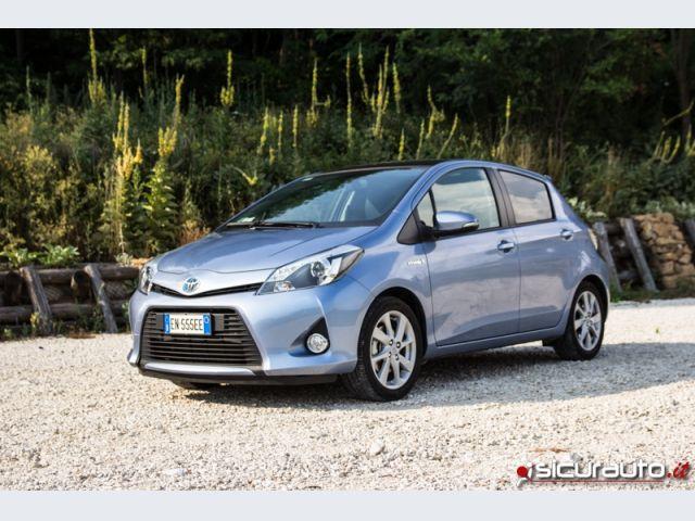 Toyota Yaris Hybrid anteriore 2