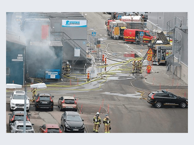 Volvo-incendio-fabbrica-01