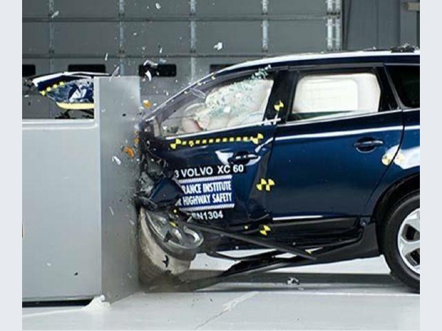 Volvo XC60 – Crash test small overlap IIHS