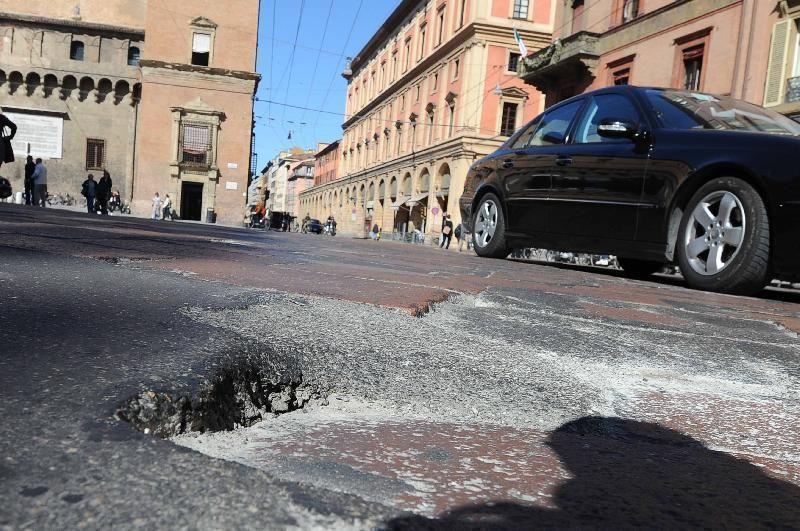 Piano stradale dissestato: il Comune paga