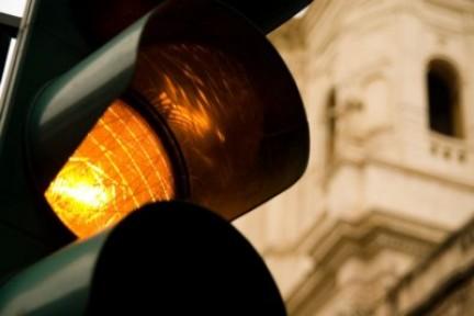 Semaforo giallo: la bufala dei 3 secondi