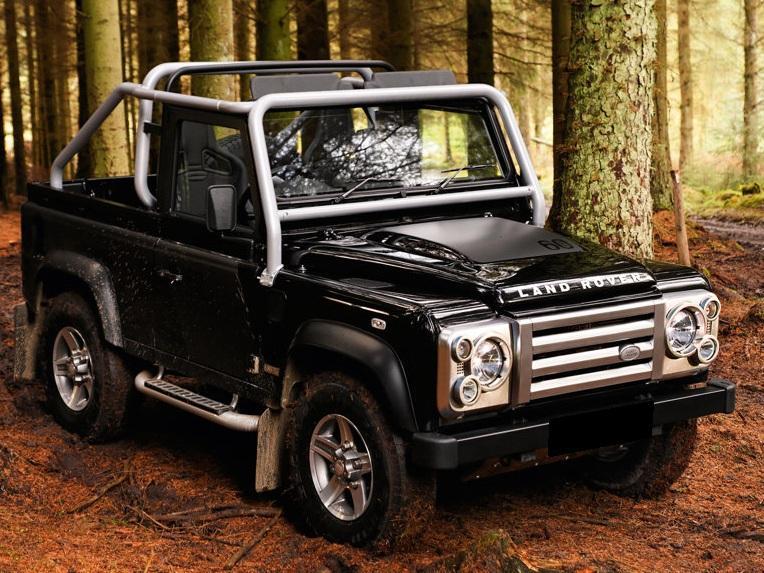 Problemi al differenziale anteriore: Land Rover richiama il Defender