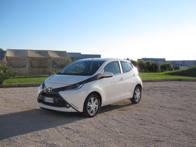Toyota Aygo 1.0 MM-T X-Play: prova su strada approfondita
