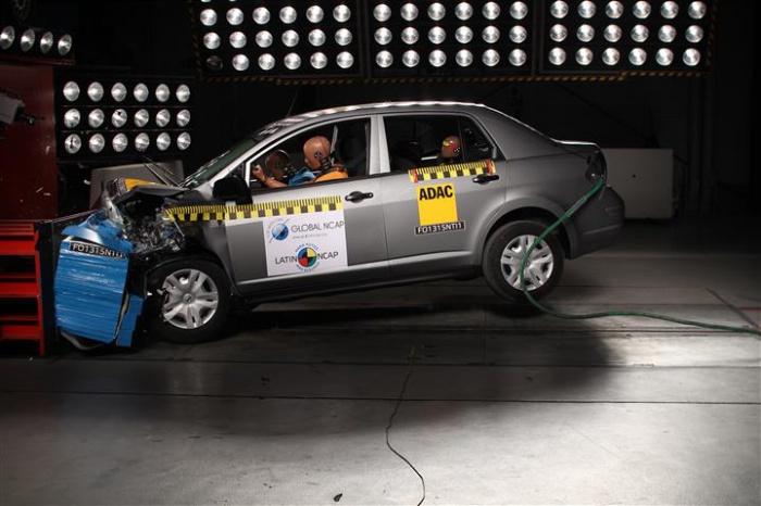 Crash test Latin NCAP: Nissan ancora senza airbag
