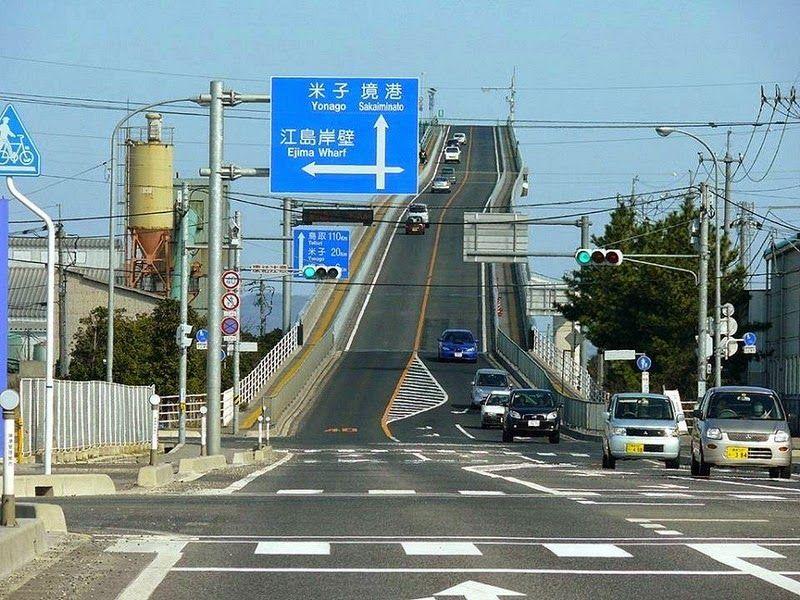 Opere incredibili. Riuscirebbe la vostra auto a salire questo ponte?