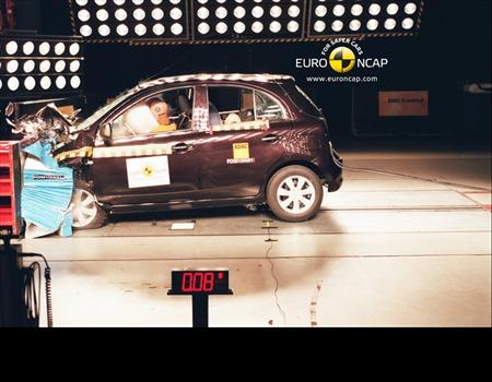 Crash test Nissan Micra 2010