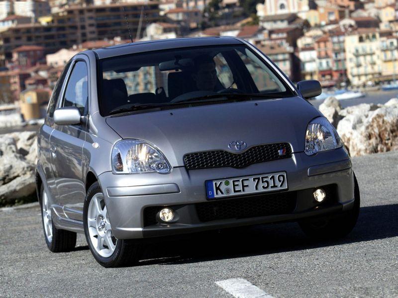Problemi con l'airbag passeggero: Toyota richiama Picnic, Corolla e Yaris