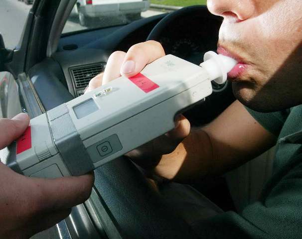 Mancano le verifiche sull'etilometro: alcoltest annullato