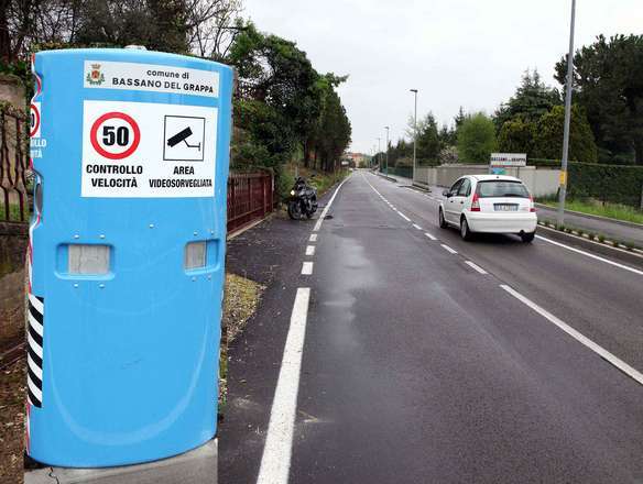 Autovelox nei box: il Ministero li vieta ma i Comuni se ne infischiano