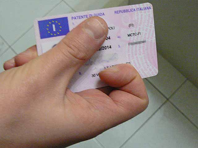 L'Europa striglia l'Italia: non rispetta le norme sulla patente di guida