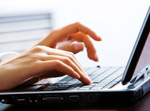 Rc auto: 1 italiano su 3 la sceglie sul web. L'indagine 2015