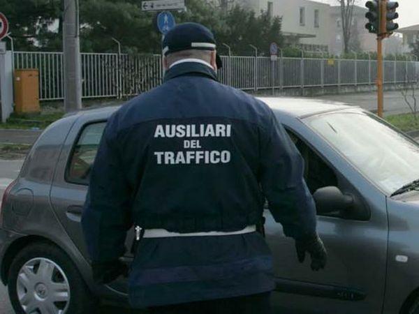 Multa nulla fuori dalle corsie riservate se a farla non è il vigile