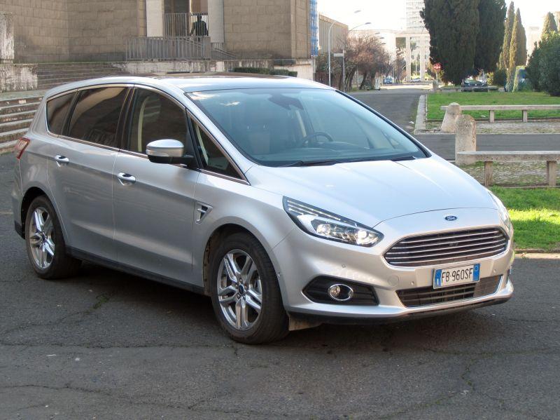 Ford S-MAX TITANIUM 2.0 TDCi 180CV Powershift: prova su strada approfondita