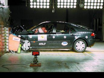 Crash Test Renault Laguna 2003