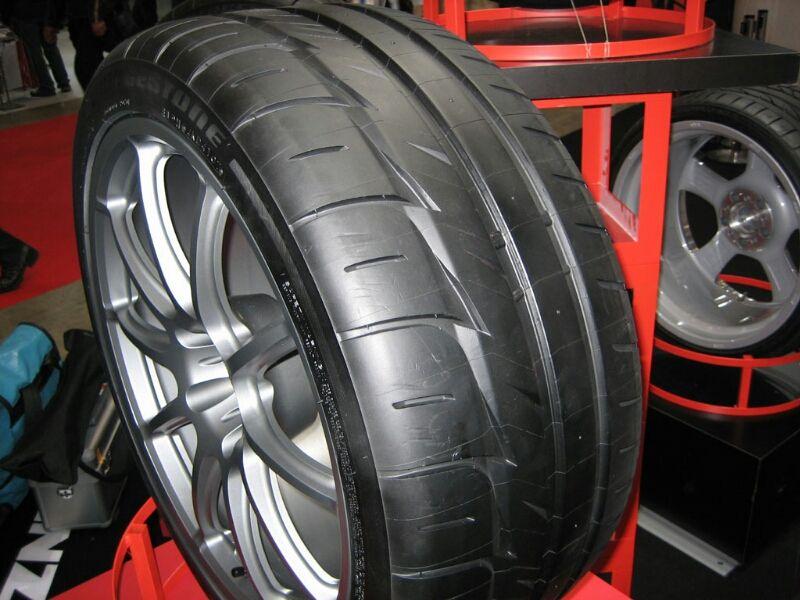 Bridgestone premia la sicurezza: fino a 90 euro sulla gomme estive