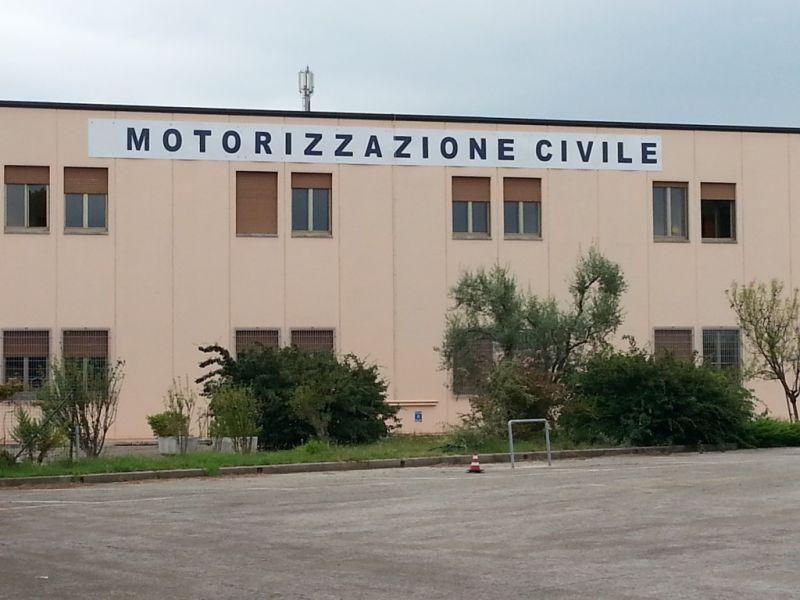 Livorno, terremoto alla Motorizzazione per le revisioni truccate