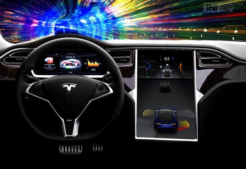 La Tesla Model S fa danni mentre parcheggia da sola: è colpa del proprietario