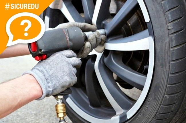 Pneumatici auto: è davvero utile invertire le gomme?