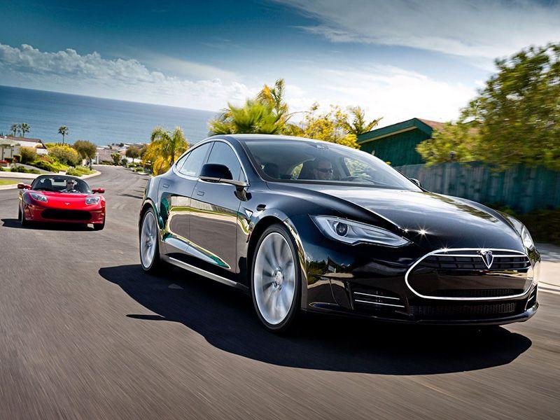 Tesla: Musk fiuta il business delle assicurazioni per le auto elettriche