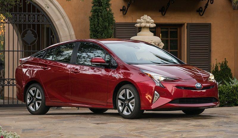 Toyota richiama la Prius: 340 mila auto hanno problemi al freno a mano