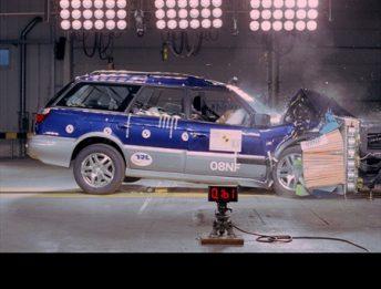 Crash Test Subaru Legacy