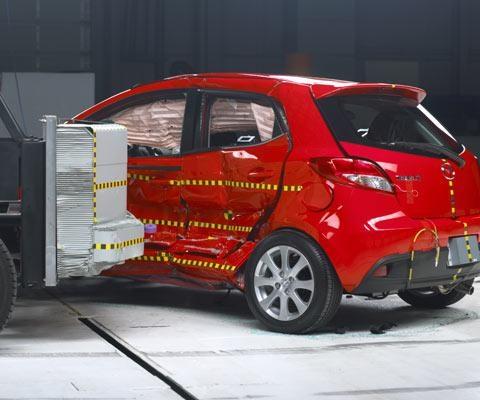 Crash test IIHS per la Mazda 2, buona ma non ottima