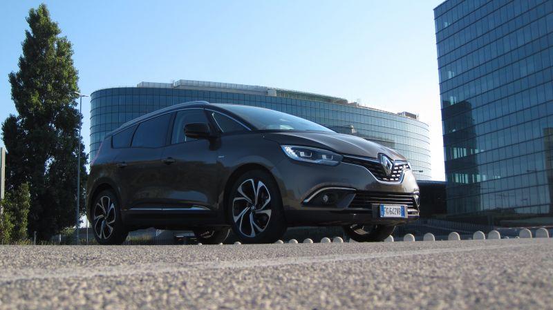 Renault Grand Scenìc dCi EDC: prova su strada e focus sui sedili modulabili