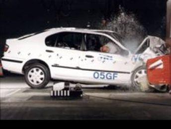 Crash Test Nissan Primera