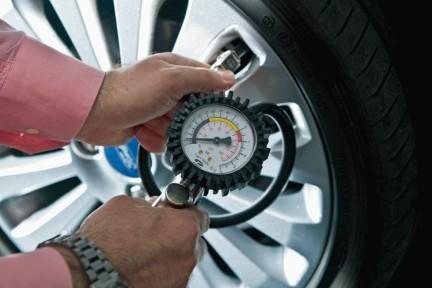 Ogni quanto controllate la pressione degli pneumatici?