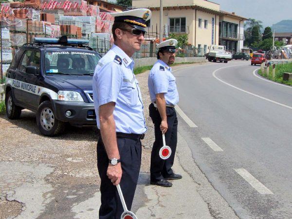 Torino: troppo basso per fare il vigile, non si arrende e vince