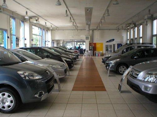 Italiani sempre più esigenti anche per le auto usate ma non cercano la sicurezza