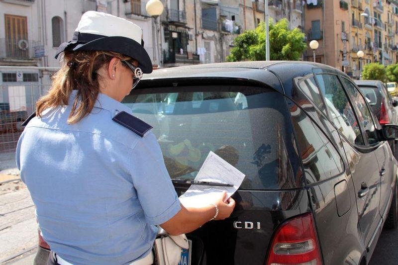 Sosta vietata: sanzione valida anche se sul verbale manca il numero civico