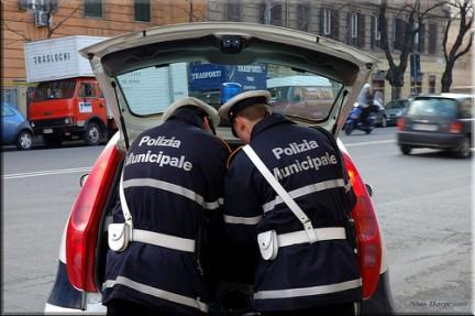 Guida senza patente: “l'ho dimenticata a casa”. Non è reato di falso