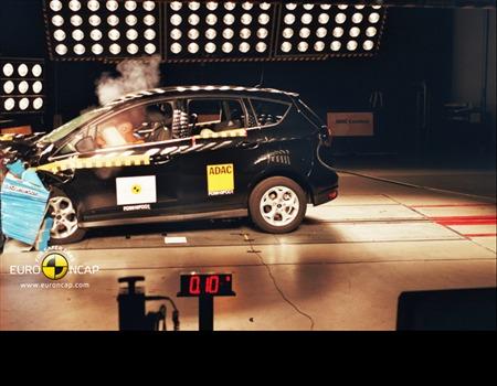 Crash test Ford C-MAX