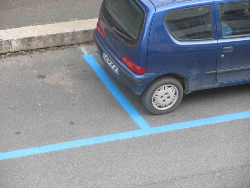 Il gestore di parcheggi con le strisce blu paga la TARSU
