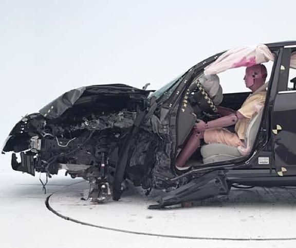 Infiniti G. Luci e ombre nel crash test “small overlap” IIHS