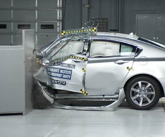 Acura e Lincoln. Le auto non importate in Europa al crash test IIHS