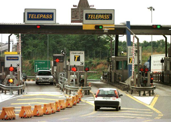 Non paga mai il Telepass: non è reato