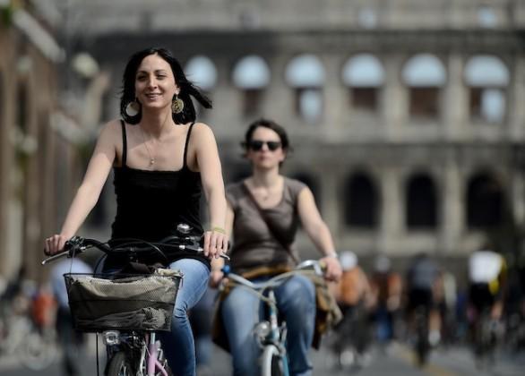 Roma, Fori Imperiali: stop anche alle auto blu. Giustissimo
