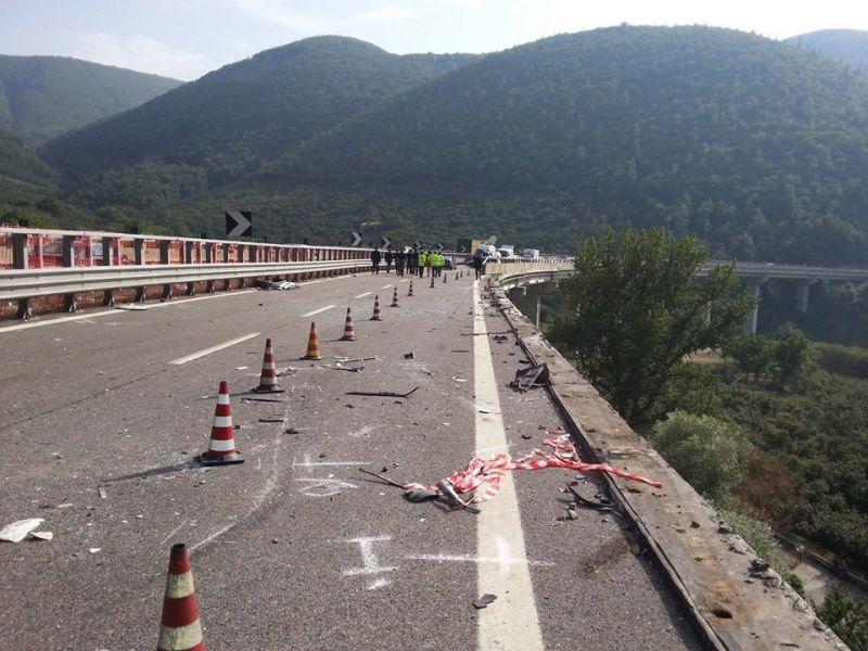 Pullman giù dal viadotto in Irpinia: strage evitabile?