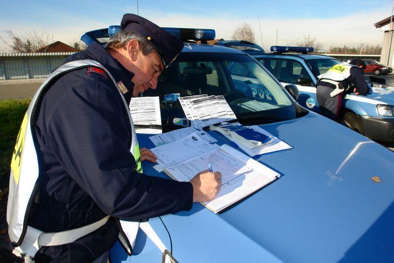 Nel 2014 altro calo delle pattuglie di Polizia stradale: addio sicurezza?