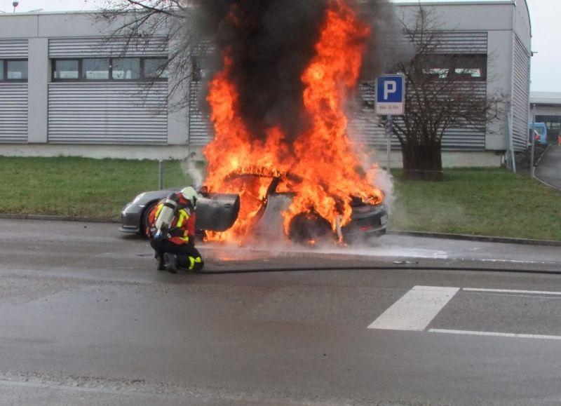 Due Porsche 911 GT3 prendono fuoco, la reazione della casa è immediata